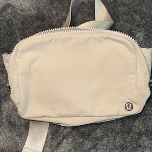 Lululemon 2L cream belt bag